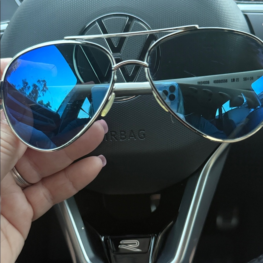 Costa Loreto Sunglasses - White Temples with Silver Hardware